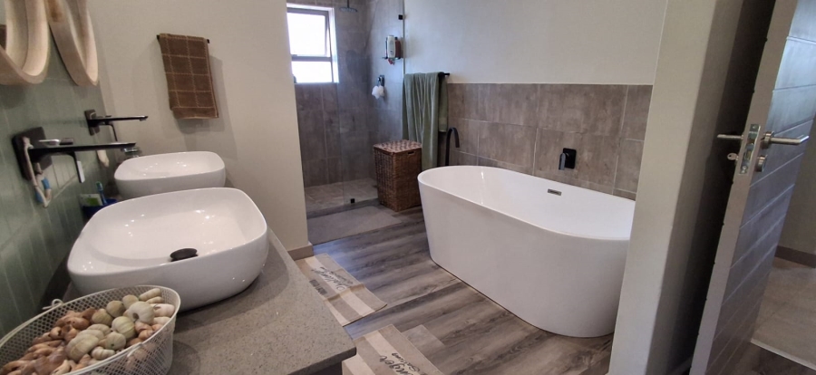 3 Bedroom Property for Sale in Paradise Coast Western Cape